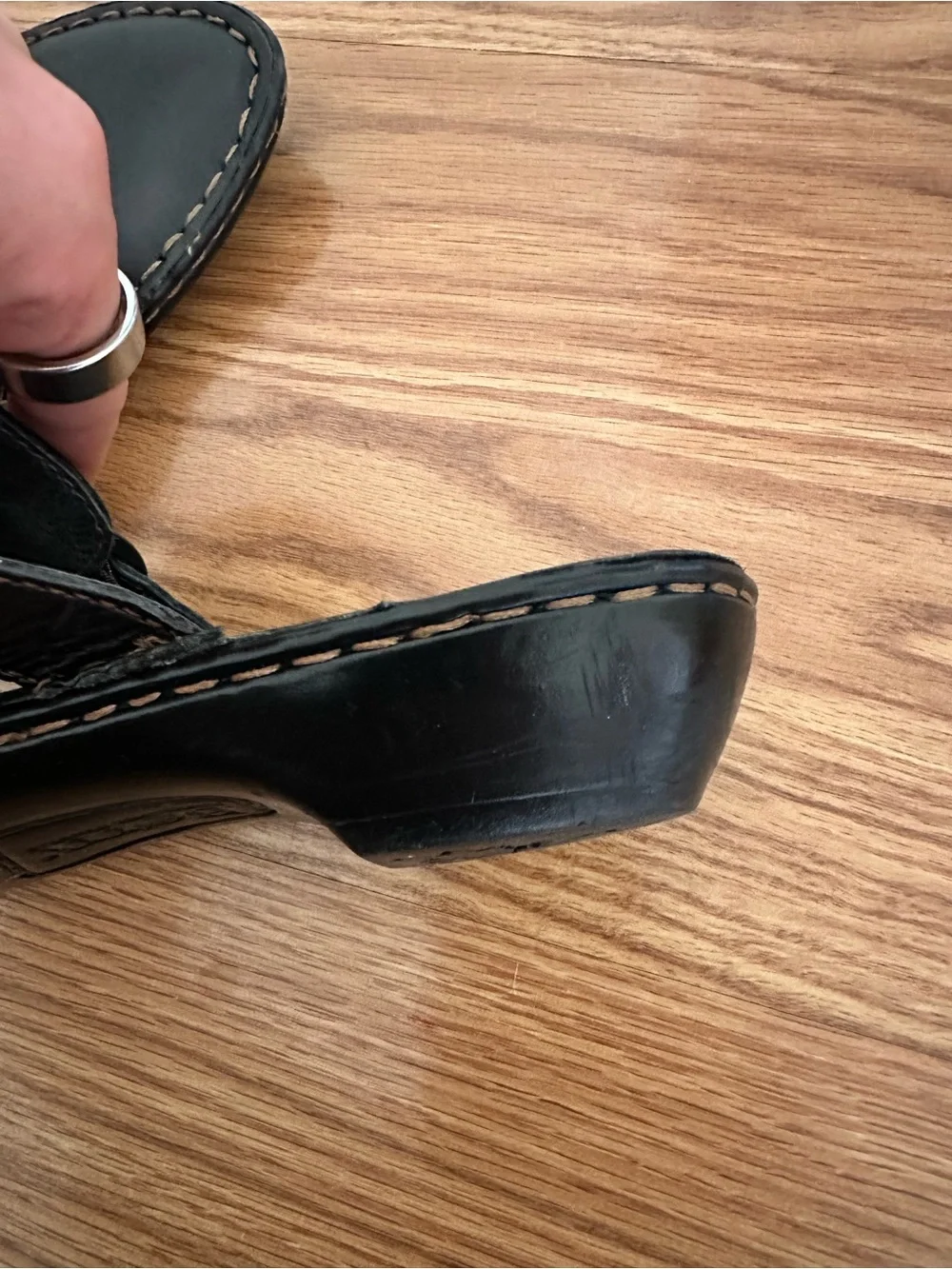 Born Black Leather Buckle Thong Sandal size 8